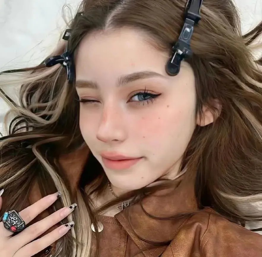 金爪女郎